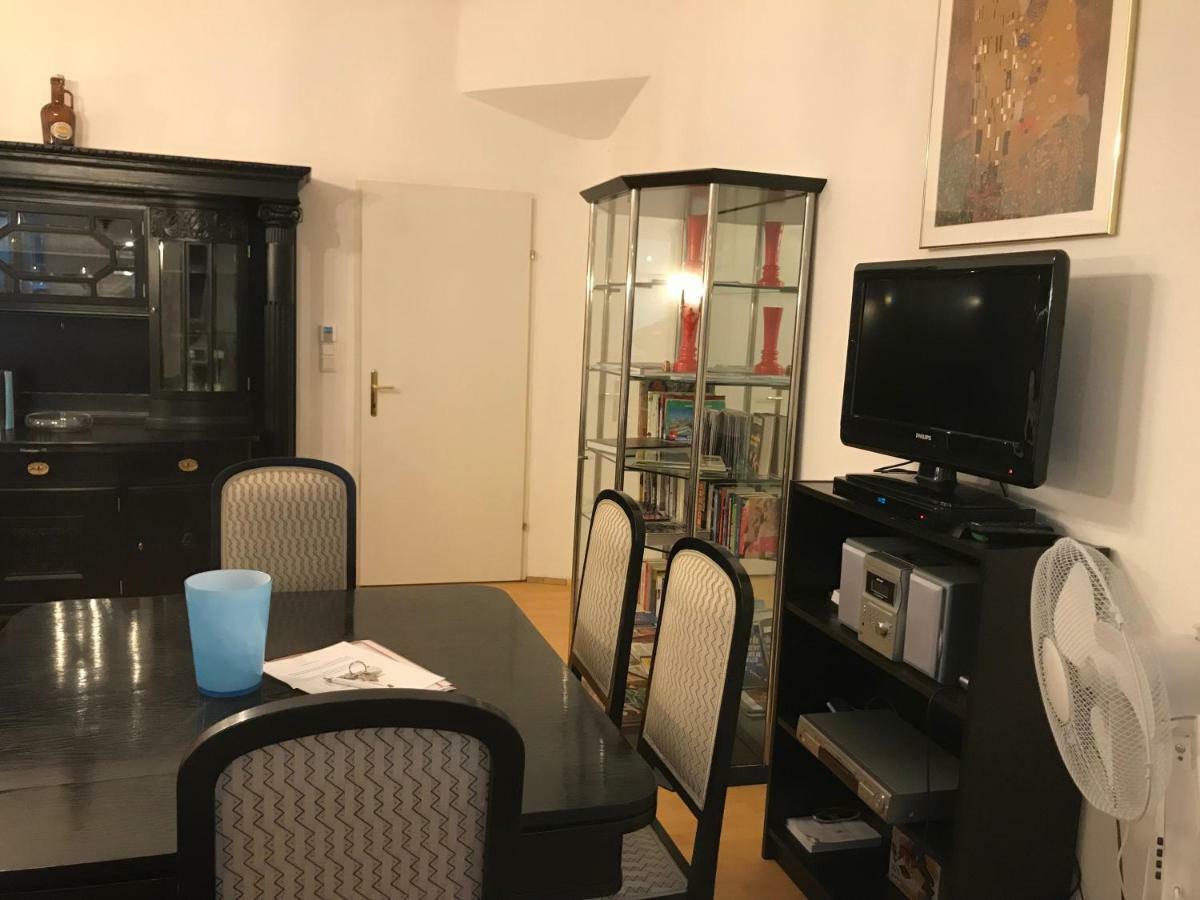 The Barts Center - Self Check-in * Wien