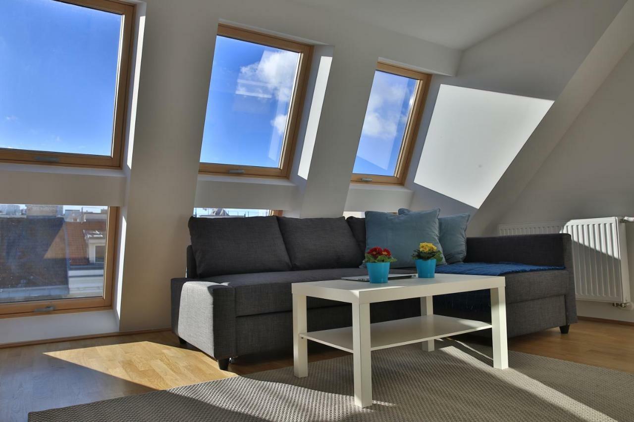 Apartment Celestial Living L Dg2'12