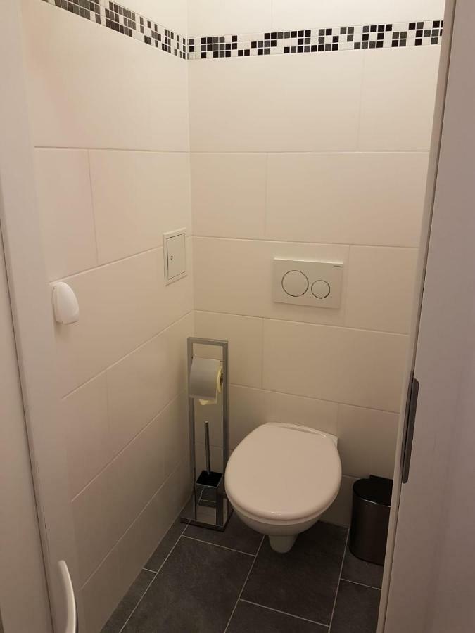 Excellent 2 Bed 12 Mins From Center Apartment *