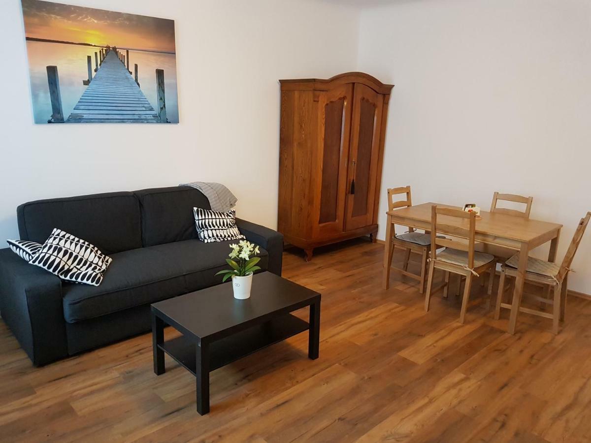 Excellent 2 Bed 12 Mins From Center Apartment *