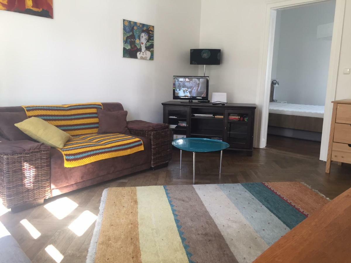 Ruhige Schone Dachgeschosswohnung Mit Balkon *