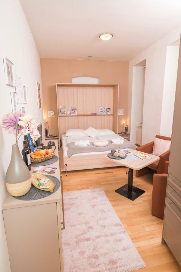 Tiny Hideaway Apartment *