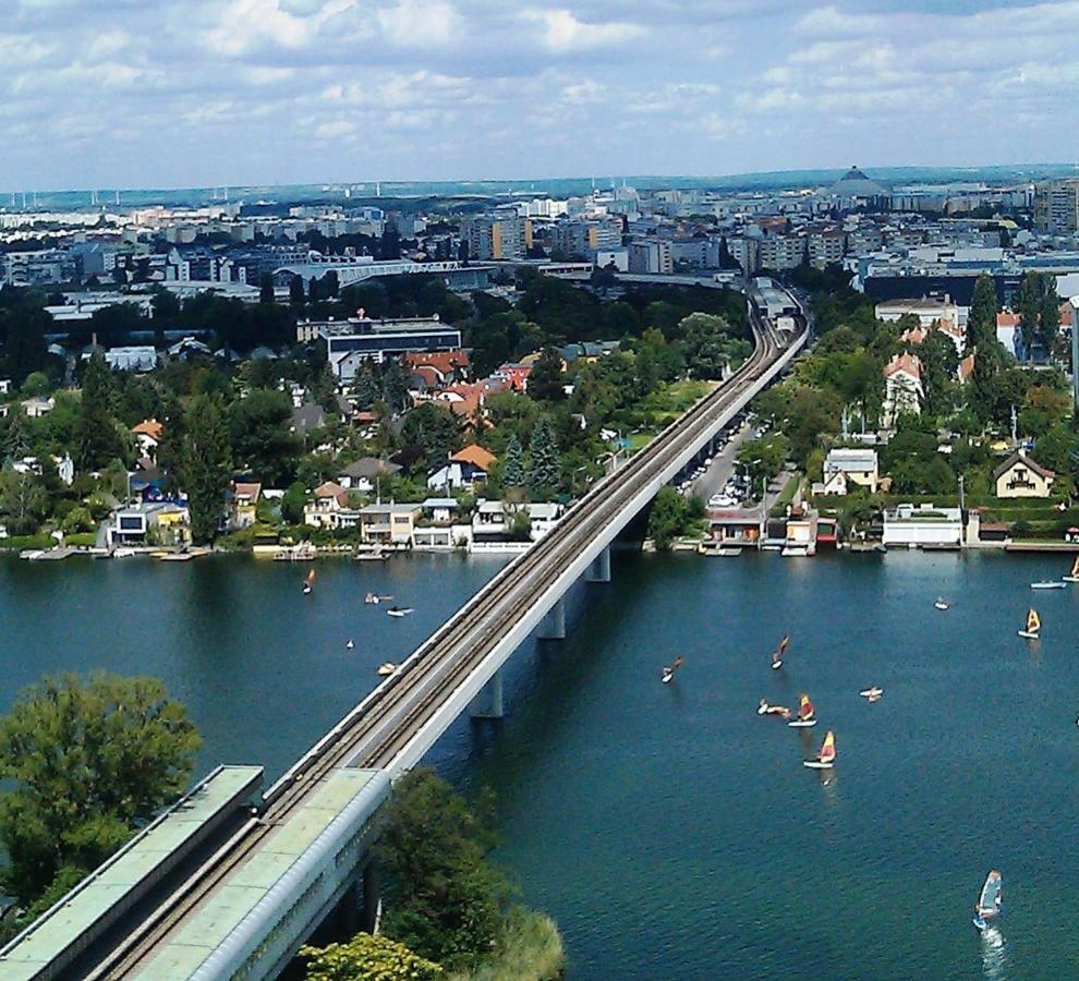 Zentrumnah Direkt An Ubahn Bei Un-vic Und Am Badestrand Appartamento