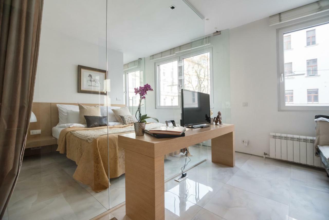 Apartment Feel In *