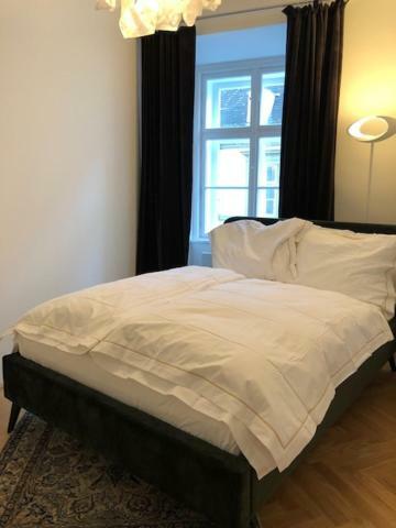 City Center - Hofburg Palace Apartment Vienna