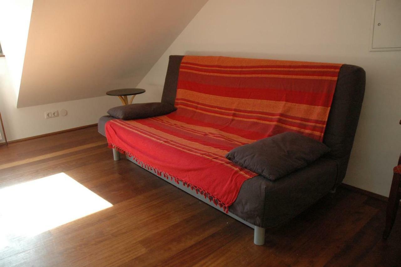 Quiet, Spacious And Family-friendly Top-floor Apartment, 100m2, 2 Bedrooms, Garden View