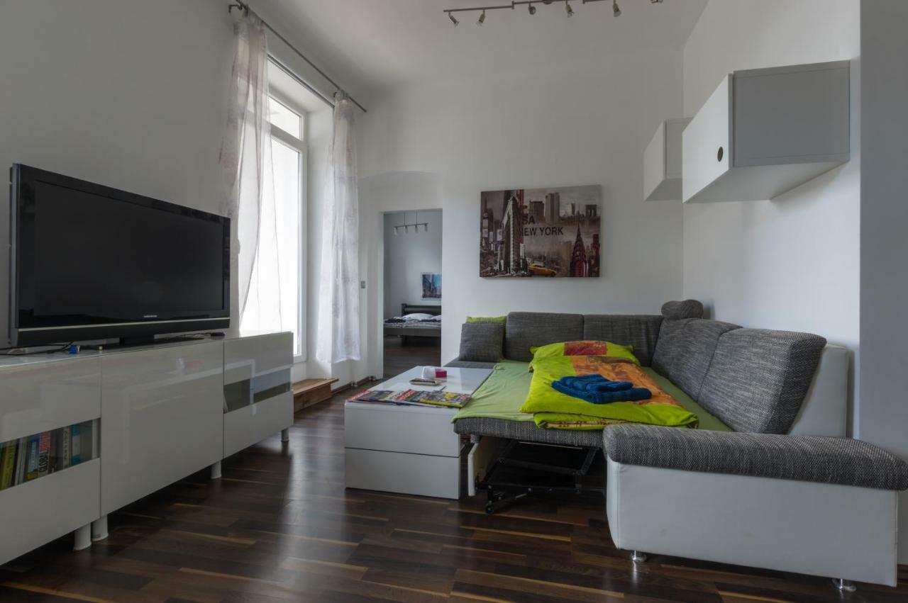 Spacious In Center With Terrace *
