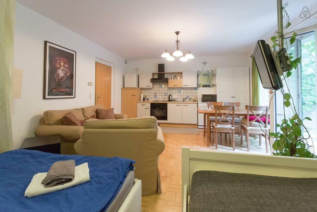 Relaxing Terrace In Lively Area Apartment Vienna
