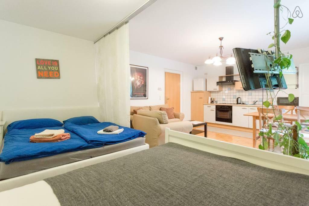 Relaxing Terrace In Lively Area Apartment *