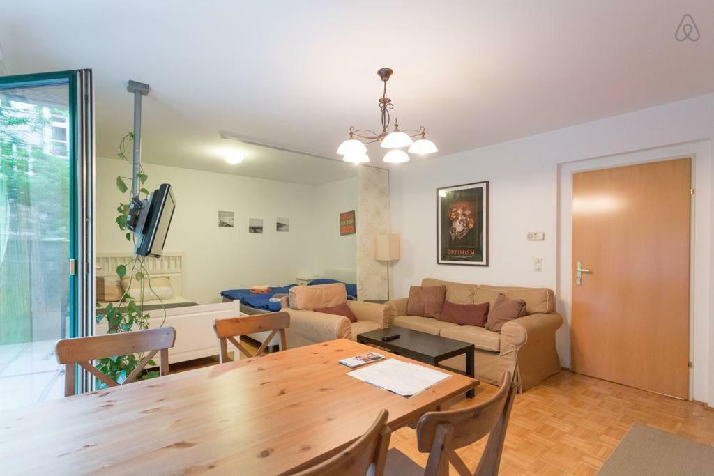Relaxing Terrace In Lively Area Apartment Vienna