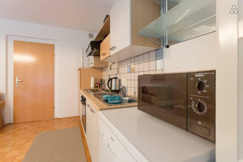Relaxing Terrace In Lively Area Apartment *
