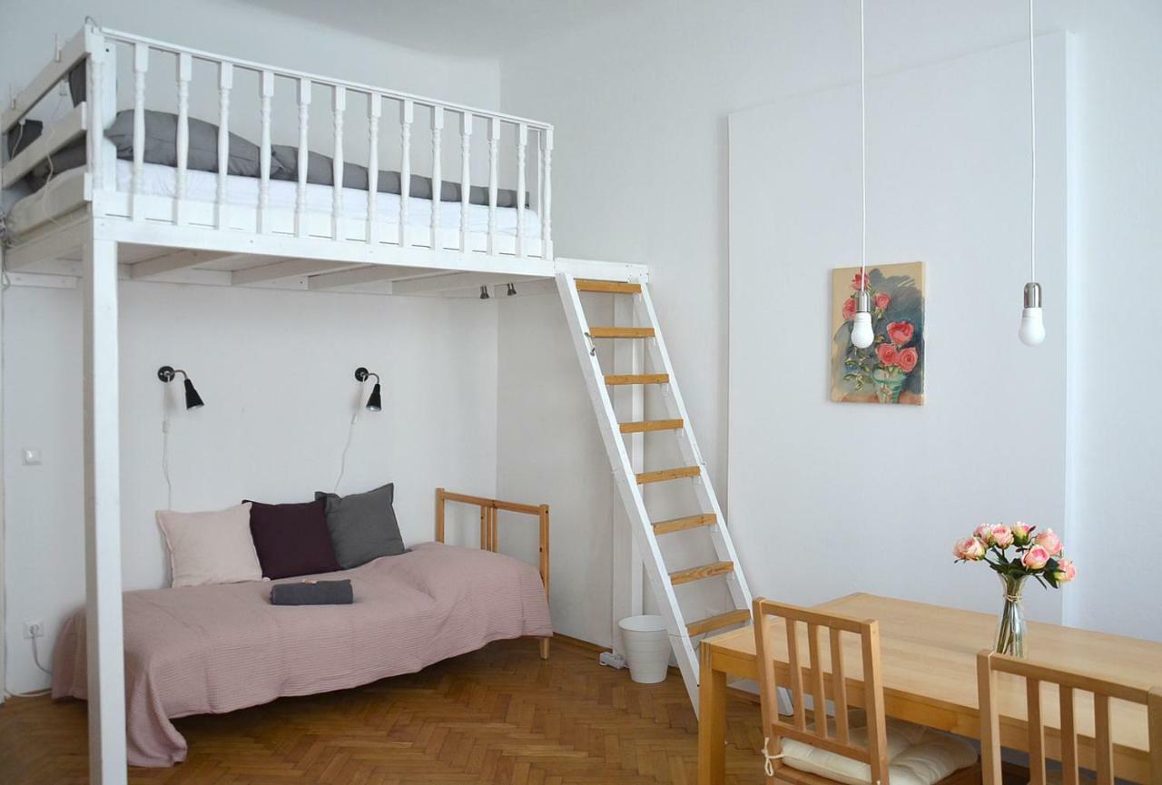 1090 Apartment