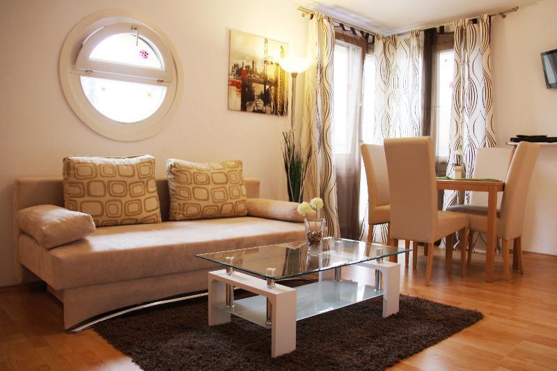 Apartmenthaus Hietzing I Contactless Check-in * Viena