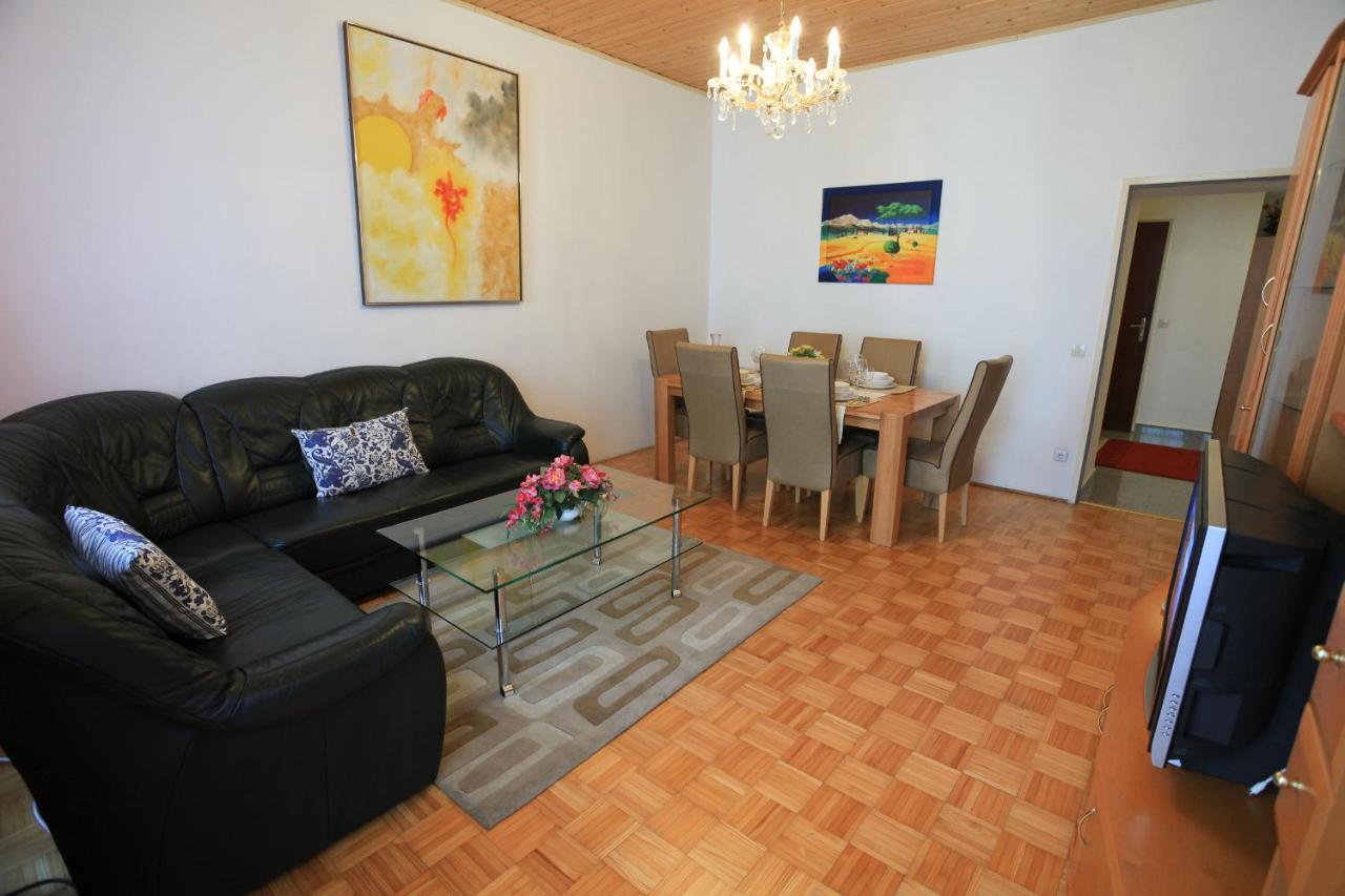 Mozart Apartment Vienna