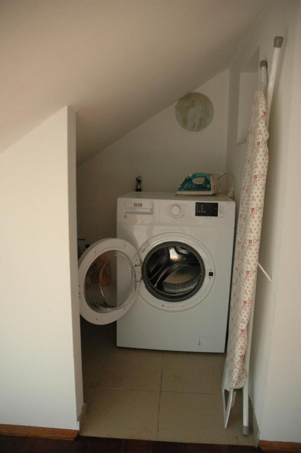Quiet, Spacious And Family-friendly Top-floor Apartment, 100m2, 2 Bedrooms, Garden View * Vienna