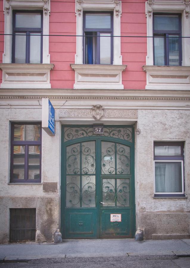 Niko * Vienna