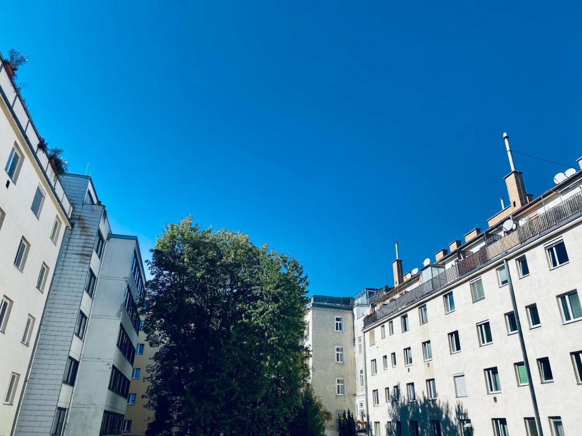 Hotel City & 3*