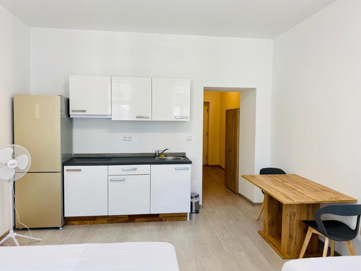 Hotel City &