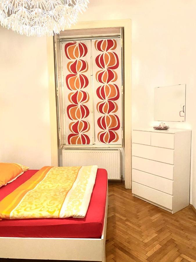 Apartment Opera 1 *