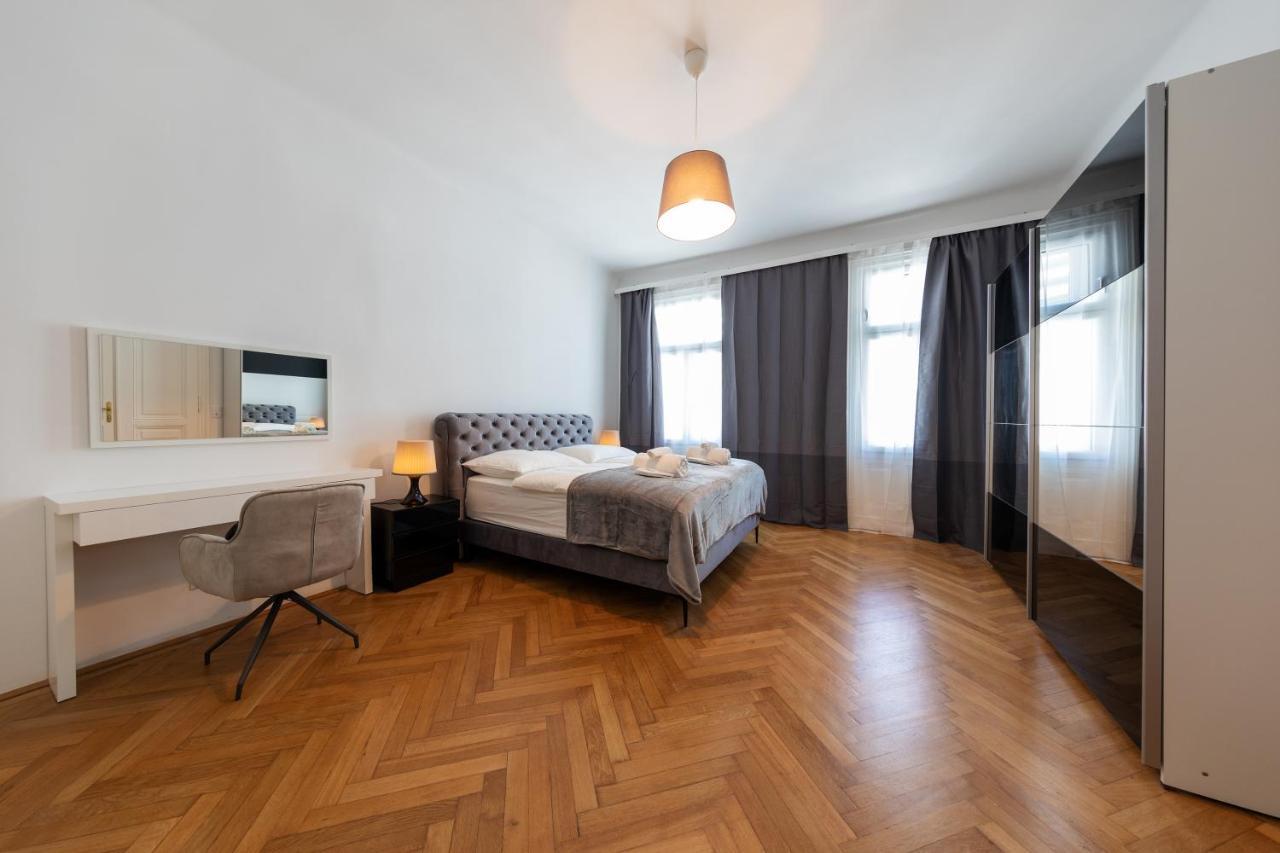 Apartment Dream Center *