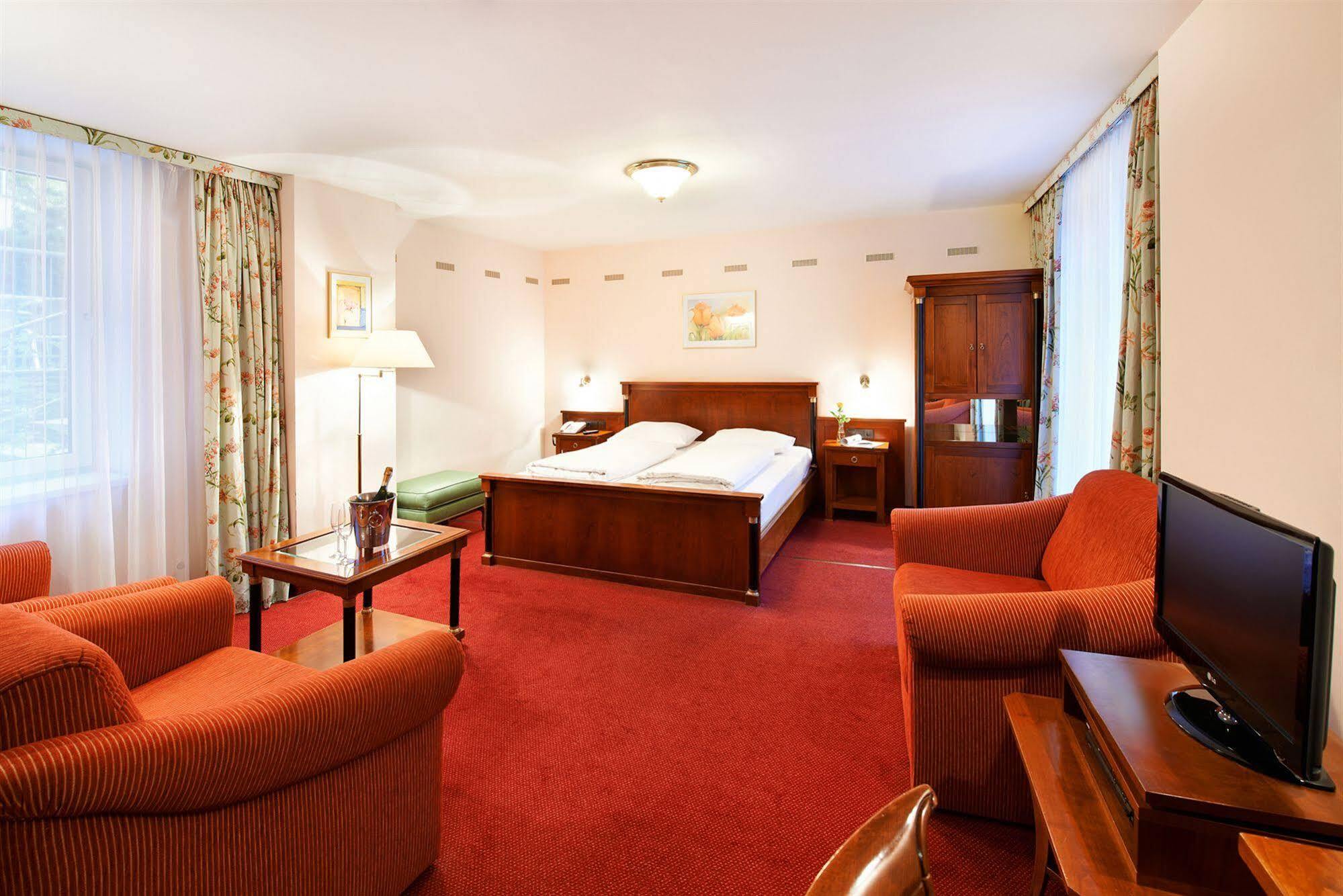 Schild Hotel
