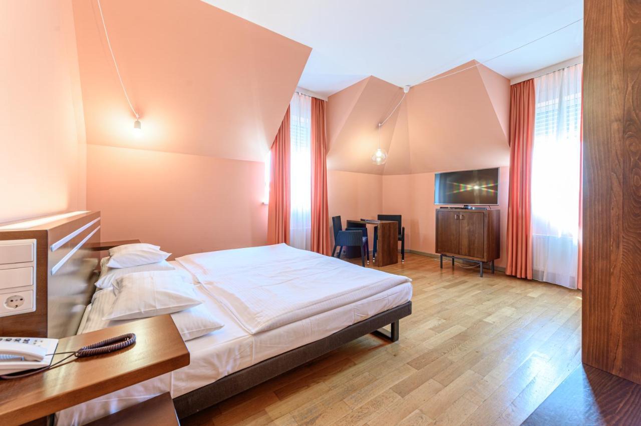 Hotel Caroline 3*