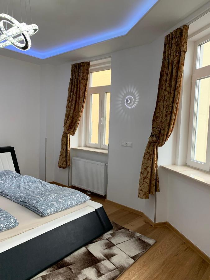 Colony 2* Vienna