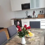 Moderne Maisonette Mit Terrasse