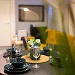 Trendy Souterrain Loft - Near City Center