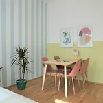 Modern 2Br Apartments - Full Kitchen - Schoenbrunn Area - 15 Mins To City Center