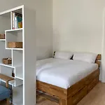Central Sunny Flat With Free Parking