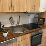 Central Sunny Flat With Free Parking