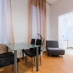 Family Apartment Next To Danube River