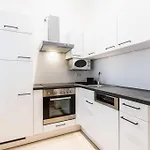 Family Apartment Next To Danube River