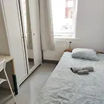 Room With Privat Shower In 3 Rooms Apartment