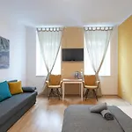 Apartment, Modern Und Neu Renoviert