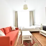 Universum Apartment 3