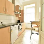 Universum Apartment 3