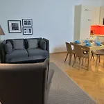 Jimmy\'S Apartments Suites