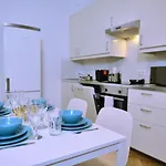 Jimmy\'S Apartments Suites