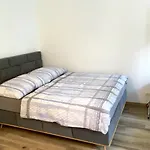 Max, Ruhige Sonnige Wohnung In Praternaehe