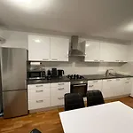 Refaeli Apartments 1020