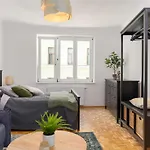 King Bed Home, 3 Bed Rooms, Perfect For Long Term Stay