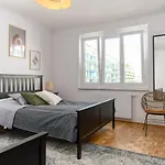 King Bed Home, 3 Bed Rooms, Perfect For Long Term Stay