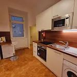 Sissi Royal Suite - Inner City 4 Bedroom Apartment