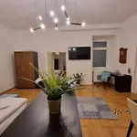 Sissi Royal Suite - Inner City 4 Bedroom Apartment