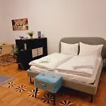 Sissi Royal Suite - Inner City 4 Bedroom Apartment