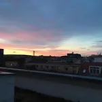 Dachgeschosswohnung Mit Kostenlosem Parkplatz Und Internet!