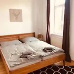Helle 4 Zimmer Familien-Wohnung mit Balkon! Schloss Schönbrunn in Gehdistanz