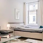9 Min From City Center - Lovely Studio Near U1 Reumannplatz